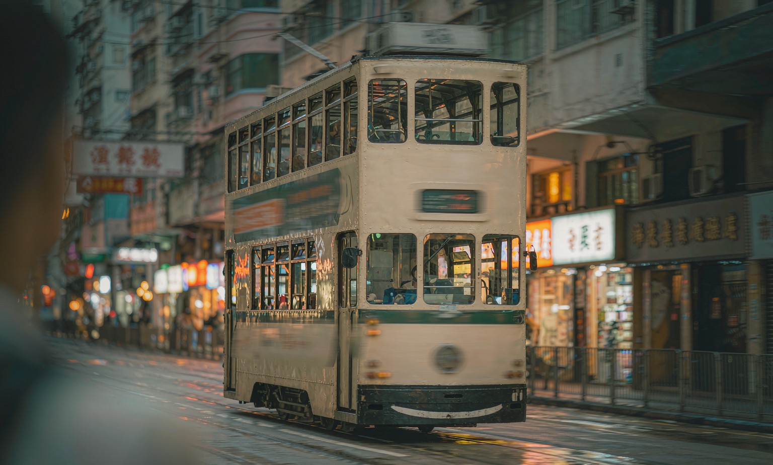 香港街头叮叮车